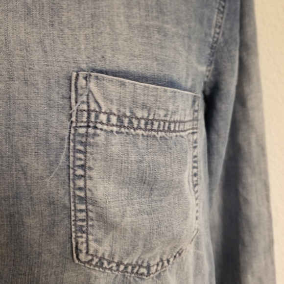 Cloth and Stone Back Buttons Chambray Top Sz Small Women's - Picture 4 of 7